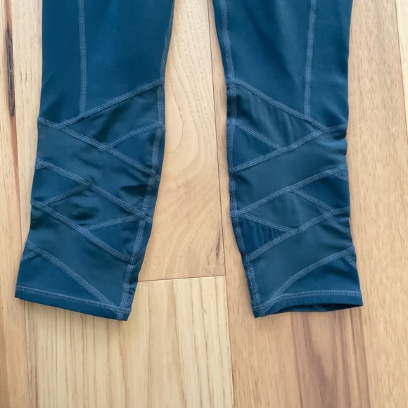 Athleta Teal Capri Leggings, Size XXS - Picture 3 of 5